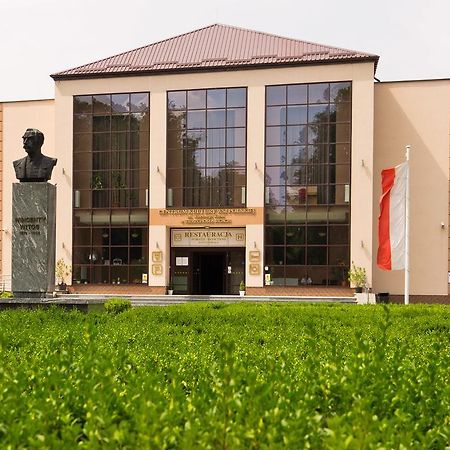 Pokoje Goscinne W Centrum Kultury Wsi Polskiej Wierzchoslawice Exteriér fotografie