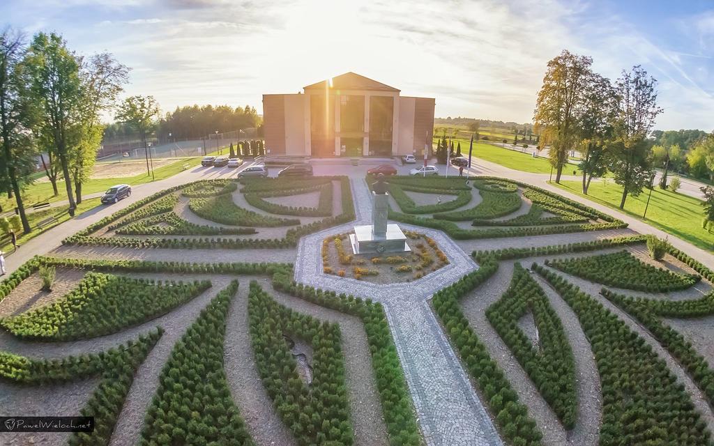 Pokoje Goscinne W Centrum Kultury Wsi Polskiej Wierzchoslawice Exteriér fotografie