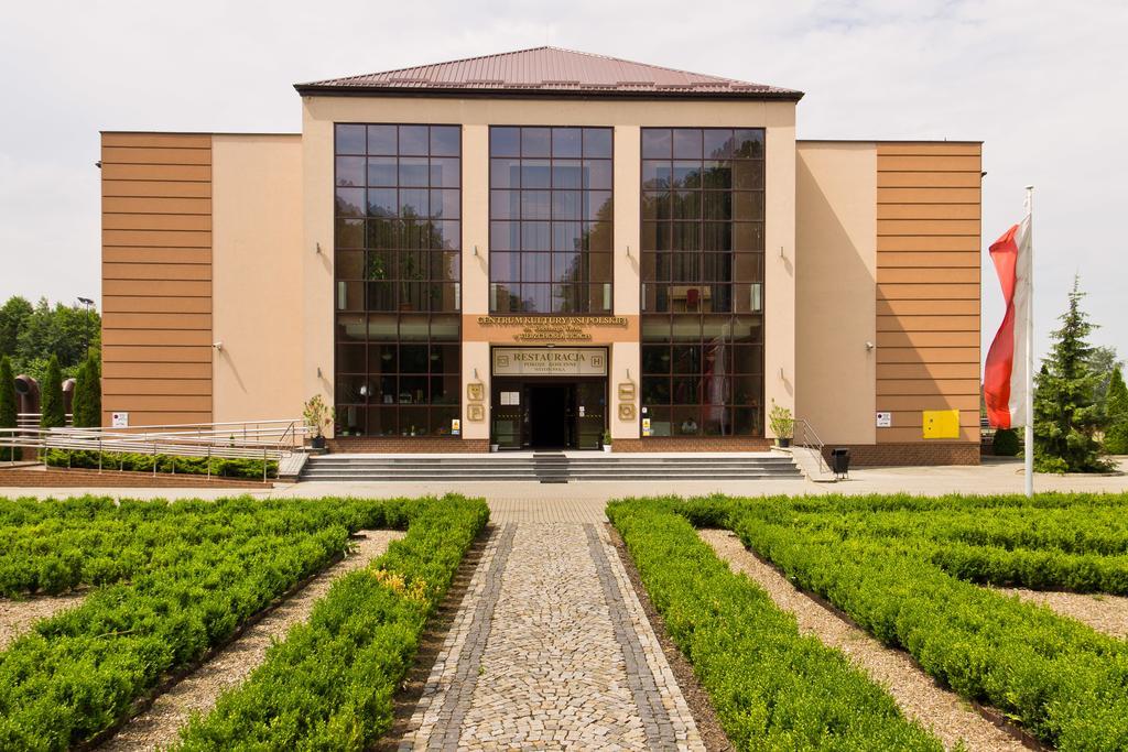 Pokoje Goscinne W Centrum Kultury Wsi Polskiej Wierzchoslawice Exteriér fotografie